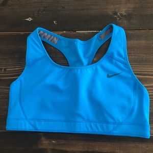 Like new nike sports bra!!